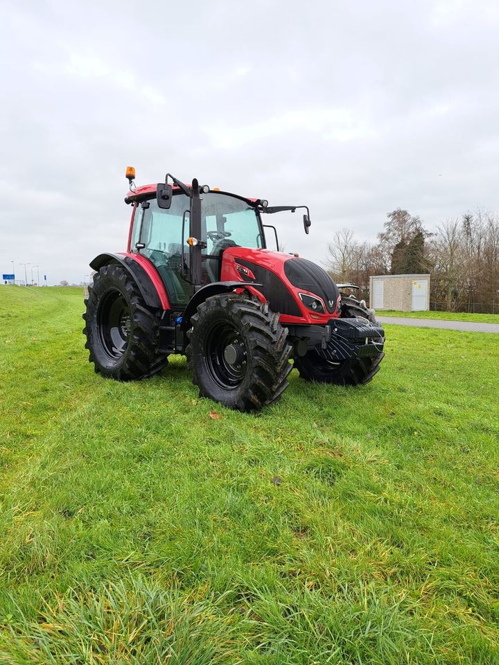  Nog een mooie Valtra trekker